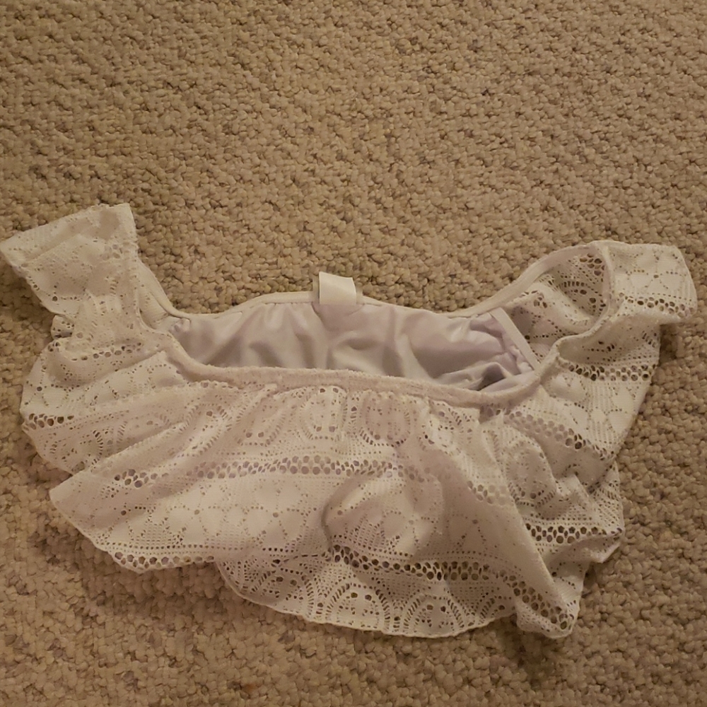 White tiny beaches lace crop top Nwot